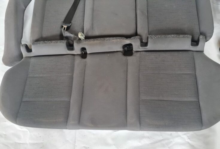 Aizmugurējais sēdeklis priekš VW GOLF 5 2004