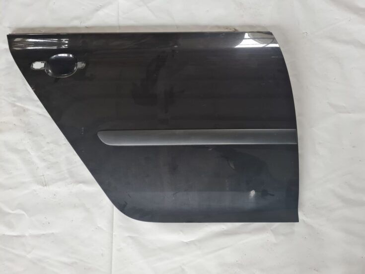 Aizmugurējās labās durvis priekš VW GOLF 5 2004