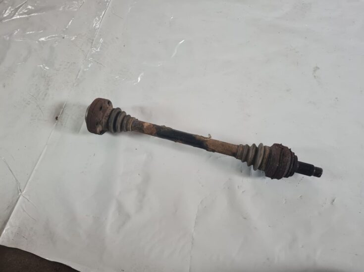 Pusass aizmugurē priekš BMW 6 E63 645 2004