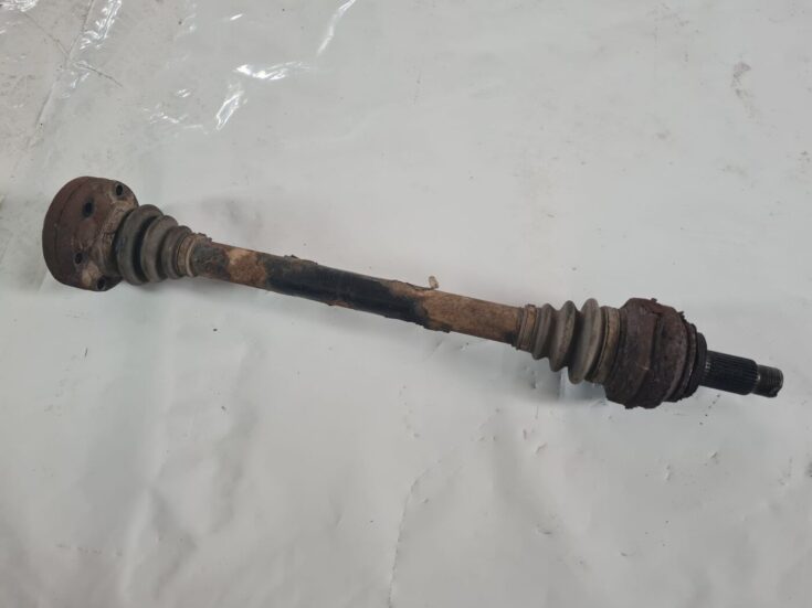 Pusass aizmugurē priekš BMW 6 E63 645 2004