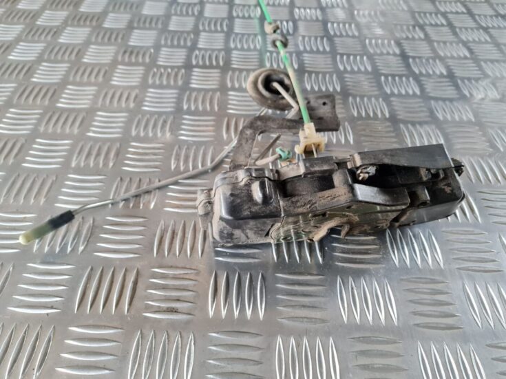 Aizmugurējo labo durvju slēdzene priekš FIAT STILO 2003