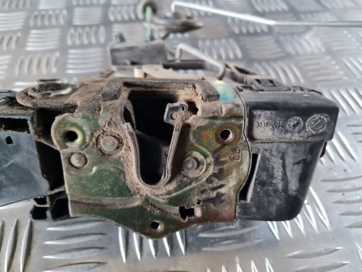 Aizmugurējo labo durvju slēdzene priekš FIAT STILO 2003