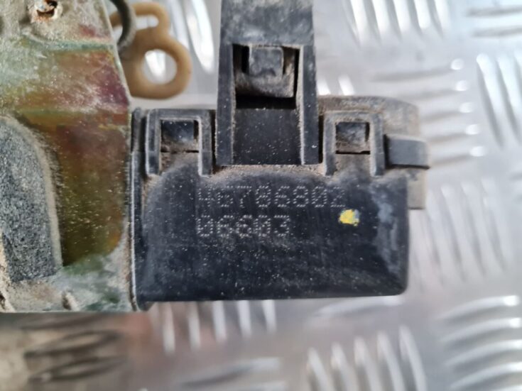 Aizmugurējo labo durvju slēdzene priekš FIAT STILO 2003