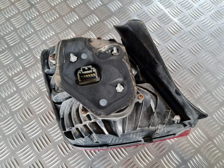 Aizmugurējais labais lukturis priekš FIAT STILO 2003