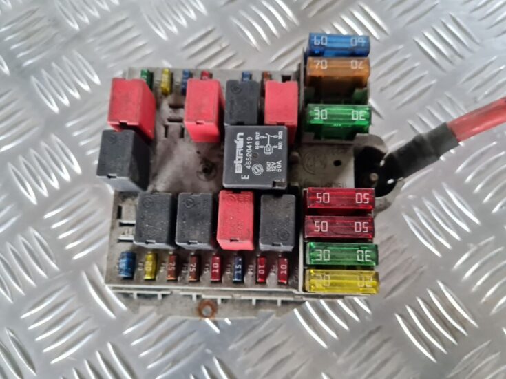 Drošinātāju bloks priekš FIAT STILO 2003