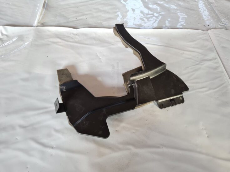 Mērinstrumentu paneļa apakšēja apdare priekš FIAT STILO 2003
