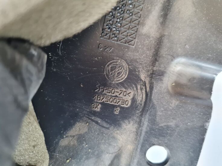 Mērinstrumentu paneļa apakšēja apdare priekš FIAT STILO 2003