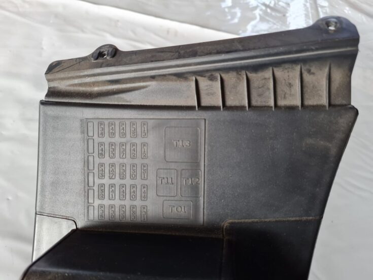 Mantu glabāšanas nodalījums vadītāja pusē priekš FIAT STILO 2003