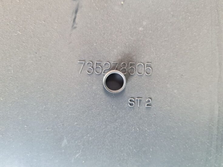 Priekšējo labo durvju apdare priekš FIAT STILO 2003