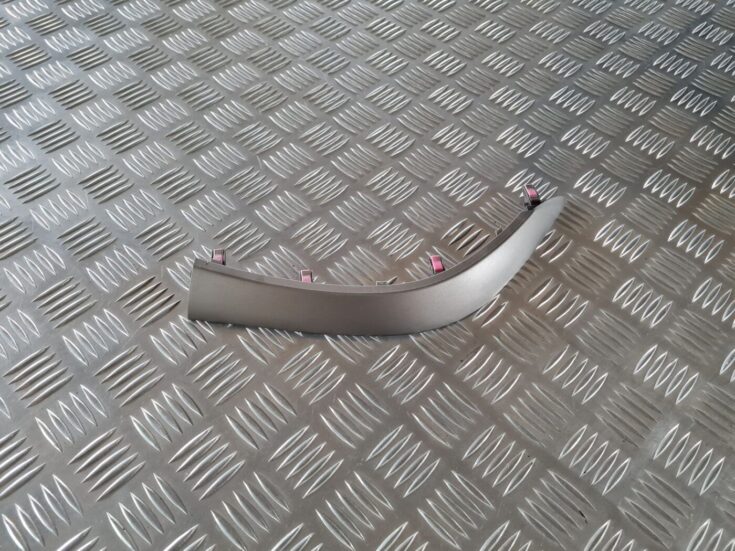 Mērinstrumentu paneļa dekoratīvā uzlika priekš TOYOTA AURIS 2007