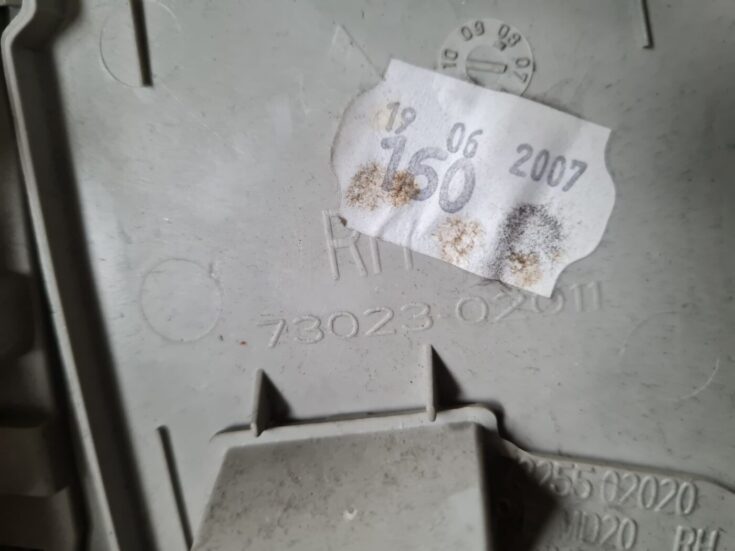 Vidējas salona statnes apdare priekš TOYOTA AURIS 2007