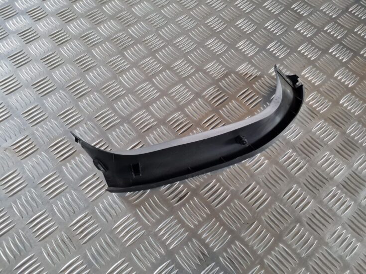 Bagāžnieka vāka apdare priekš TOYOTA AURIS 2007