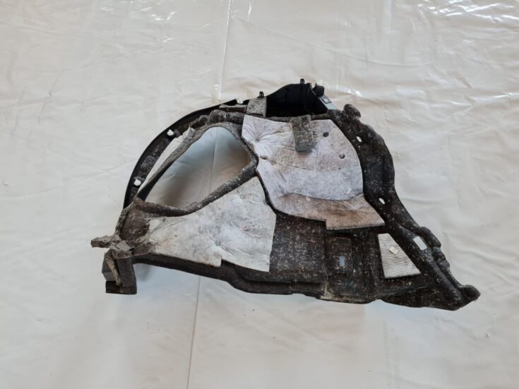 Bagāžnieka nodalījuma sānu apdare priekš TOYOTA AURIS 2007