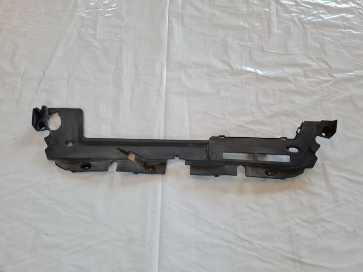 Radiatoru augšēja uzlika priekš TOYOTA AURIS 2007