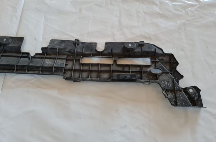 Radiatoru augšēja uzlika priekš TOYOTA AURIS 2007