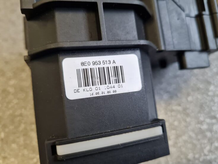 Pagrieziena rādītāju slēdzis priekš AUDI A4 2001