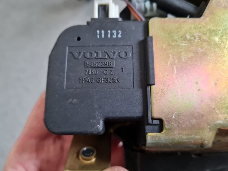 Bagāžnieka vāka slēdzene priekš VOLVO S80 2004