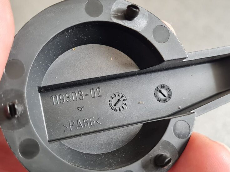 Salona plastmasa priekš VW GOLF IV 1999