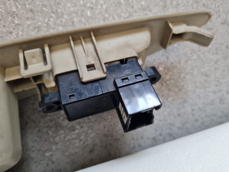 Pasažiera durvju slēdža pogas priekš NISSAN PRIMERA 2002-2004