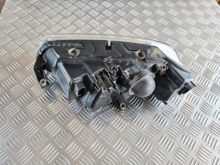 Priekšējais labais lukturis priekš VW PASSAT 2004 UNIVERSAL GREY
