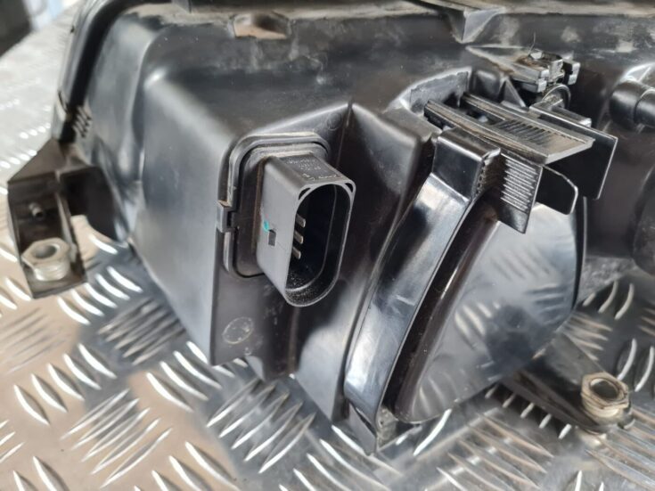 Priekšējais labais lukturis priekš VW PASSAT 2004 UNIVERSAL GREY