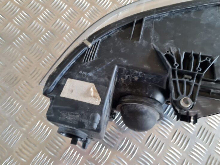 Priekšējais labais lukturis priekš VW PASSAT 2004 UNIVERSAL GREY