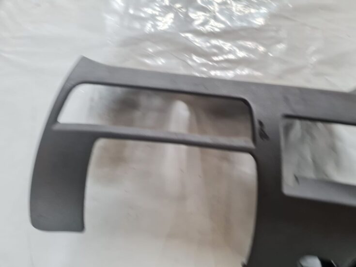 Mērinstrumentu paneļa apdare (zem stūres) priekš VW PASSAT 2004 UNIVERSAL GREY