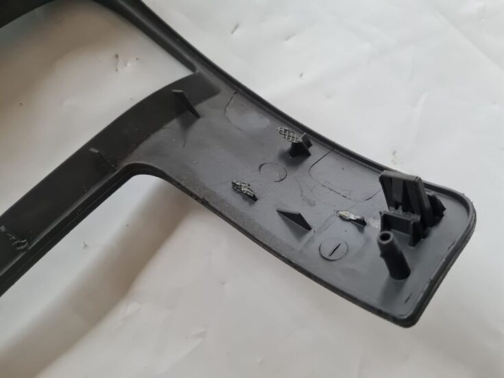 Mērinstrumentu paneļa apdare (zem stūres) priekš VW PASSAT 2004 UNIVERSAL GREY