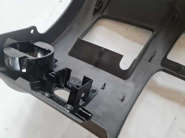 Mērinstrumentu paneļa apdare (zem stūres) priekš VW PASSAT 2004 UNIVERSAL GREY