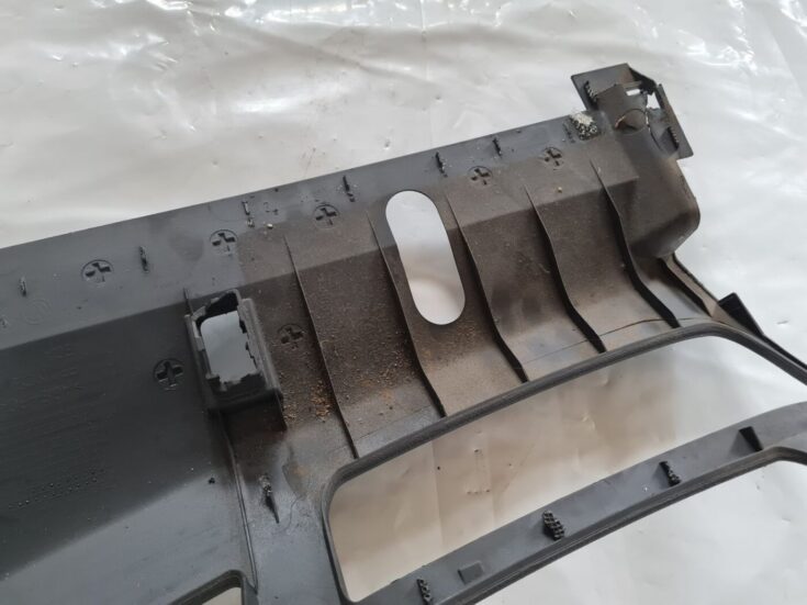 Mērinstrumentu paneļa apdare (zem stūres) priekš VW PASSAT 2004 UNIVERSAL GREY