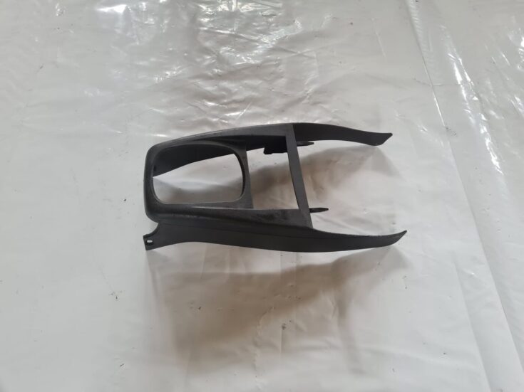 Centrālās konsoles (apdares) vidēja daļa priekš VW PASSAT 2004 UNIVERSAL GREY