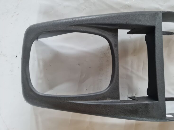 Centrālās konsoles (apdares) vidēja daļa priekš VW PASSAT 2004 UNIVERSAL GREY