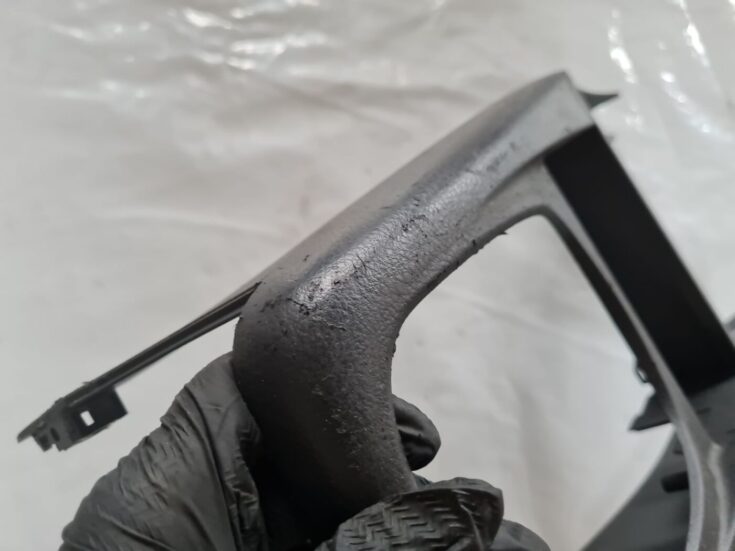 Centrālās konsoles (apdares) vidēja daļa priekš VW PASSAT 2004 UNIVERSAL GREY