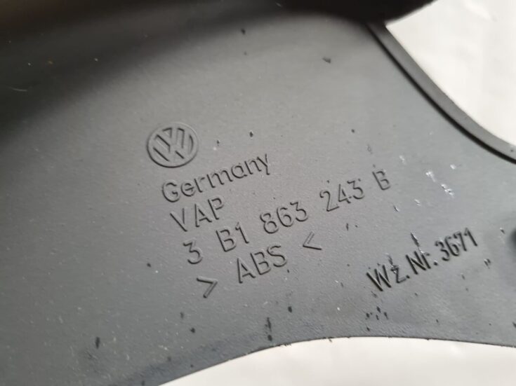 Centrālās konsoles (apdares) vidēja daļa priekš VW PASSAT 2004 UNIVERSAL GREY