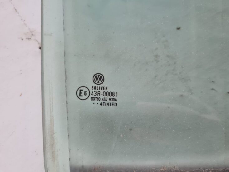 Aizmugurējo labo durvju stikls priekš VW PASSAT 2004 UNIVERSAL GREY