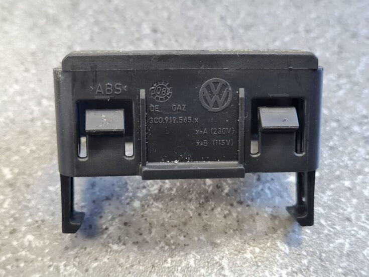 Salona plastmasa priekš VW PASSAT CC 2009