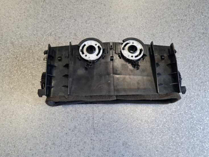 Mērinstrumentu paneļa gaisa vads, centrā priekš OPEL ASTRA H 2006