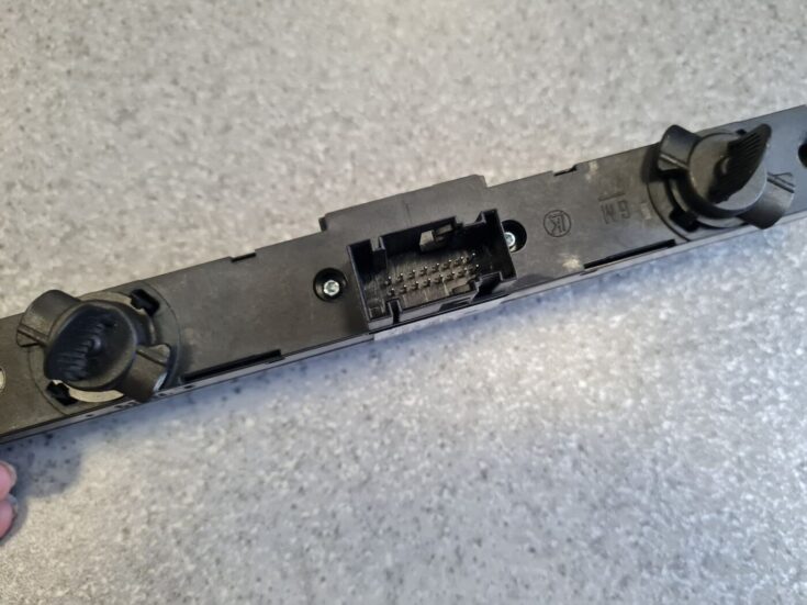 Mērinstrumentu paneļa pārslēgšanas pogas priekš OPEL ASTRA H 2006