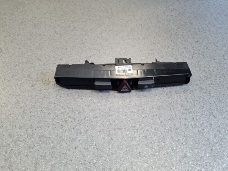 Mērinstrumentu paneļa pārslēgšanas pogas priekš OPEL ASTRA H 2005