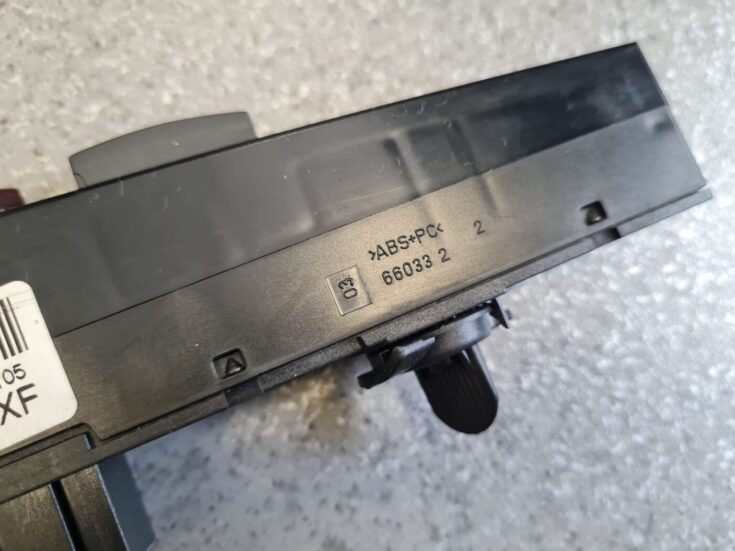 Mērinstrumentu paneļa pārslēgšanas pogas priekš OPEL ASTRA H 2005