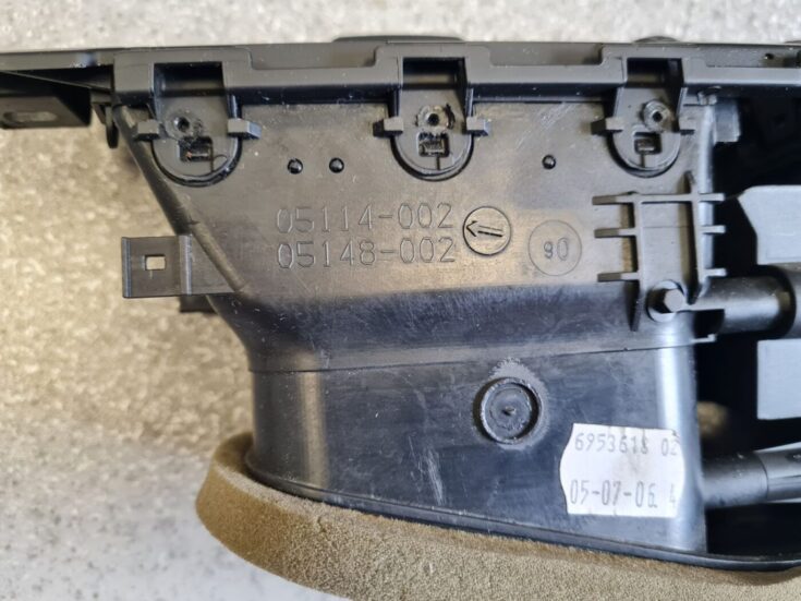 Mērinstrumentu paneļa gaisa vads, centrā priekš BMW 520D E60 2006 ENG.