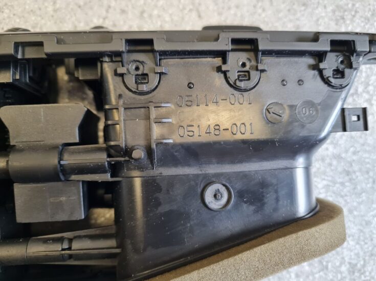 Mērinstrumentu paneļa gaisa vads, centrā priekš BMW 520D E60 2006 ENG.