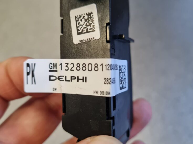 Parkošanās devēju poga priekš OPEL ASTRA H 2005