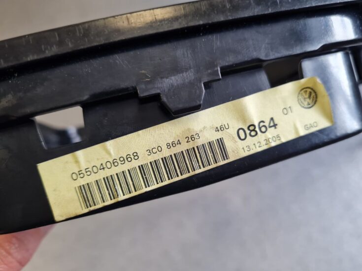 Dekoratīvs rāmis pārnesumu selektoram priekš VW PASSAT B6 2006 ANGL. UNIVERSAL