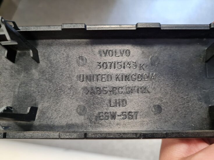 Mērinstrumentu paneļa dekoratīvā uzlika priekš VOLVO V70 2010