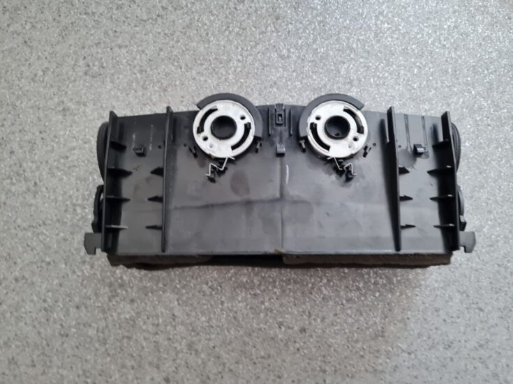 Mērinstrumentu paneļa gaisa vads, centrā priekš OPEL ASTRA H STATION WAGON 2009