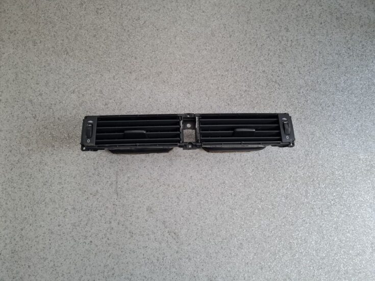 Mērinstrumentu paneļa gaisa vads, centrā priekš VOLVO V70 2010