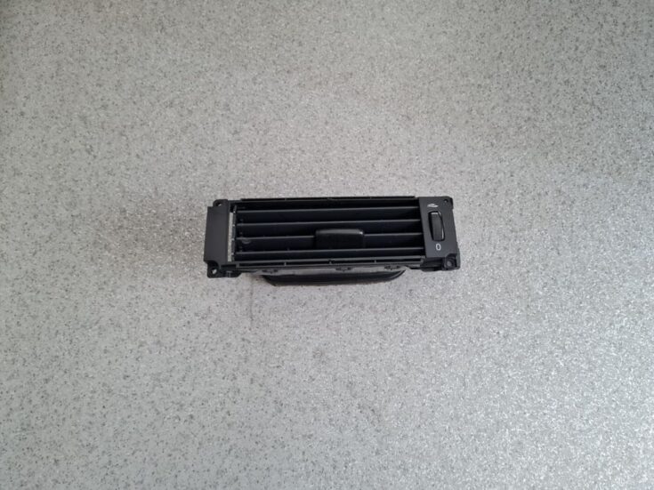 Mērinstrumentu paneļa gaisa vads, pa labi priekš VOLVO V70 2010
