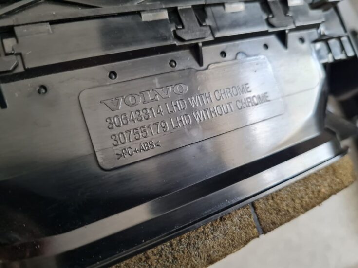 Mērinstrumentu paneļa gaisa vads, pa labi priekš VOLVO V70 2010