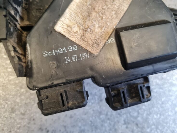Aizmugurējo labo durvju slēdzene priekš VOLVO V70 1997
